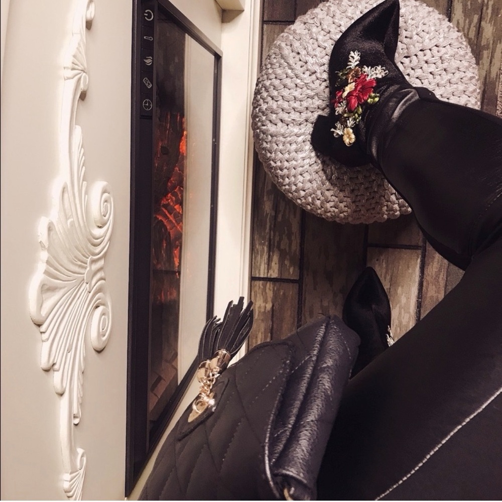 Boots - Black Velvet Ankle Appliqué Embroidered Booties New In Box 3 Sizes - Picture 2 of 2